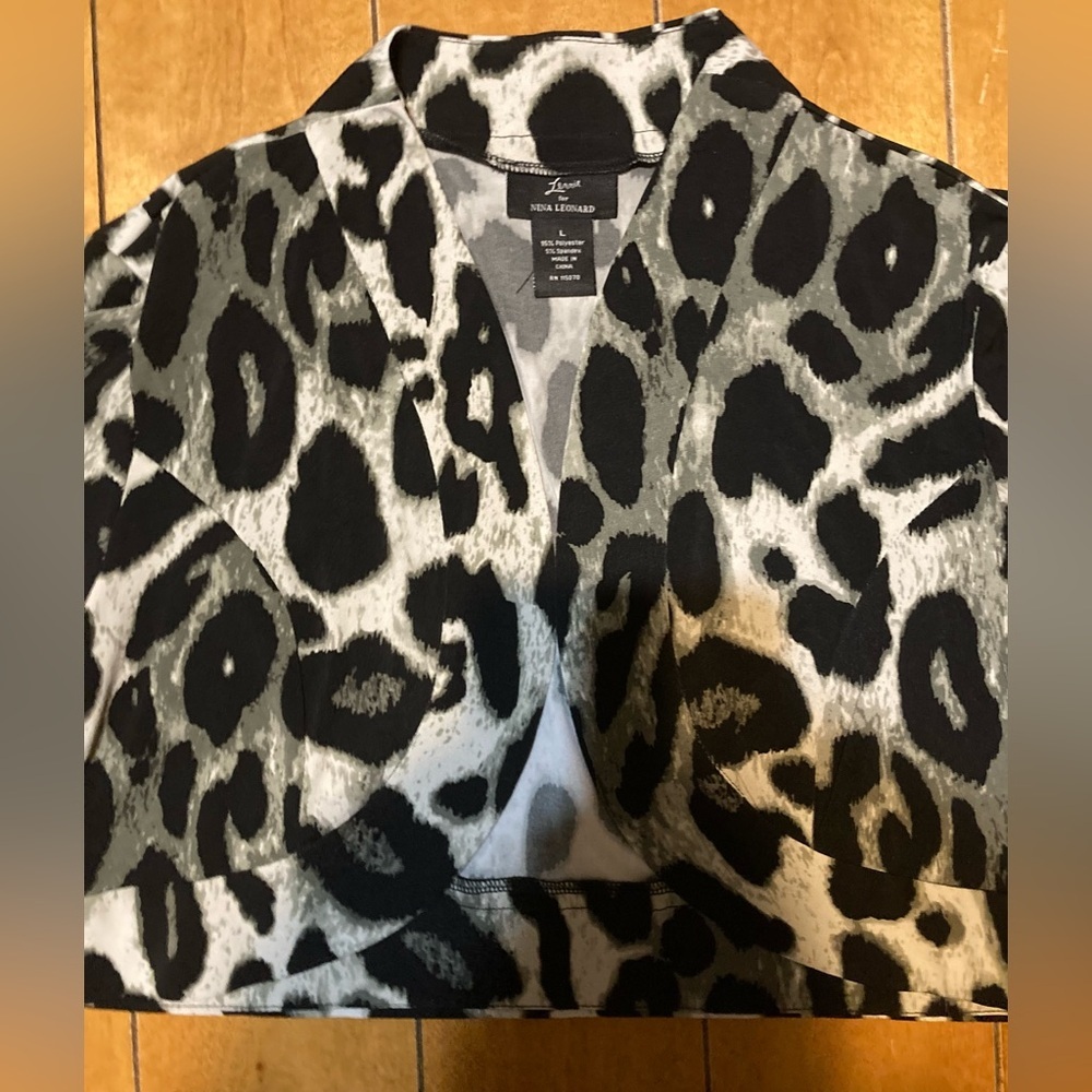 Nina Leonard Black and Gray Animal Print Shrug - Picture 4 of 10